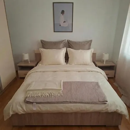 Luxury Alex *